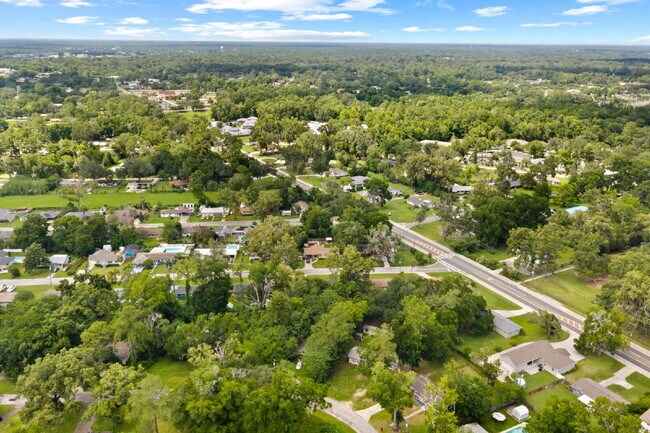 Building Photo - Gardener's Paradise! 3BR Home on Oversized Lot with Shed & Greenhouse