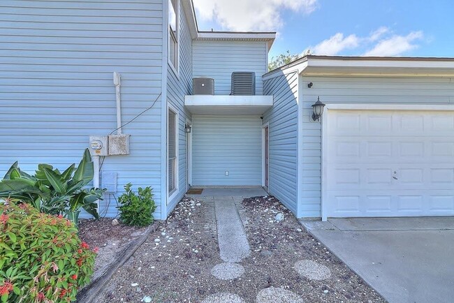 Building Photo - 13809 Suntan Ave