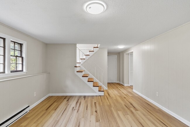 Building Photo - 1022 Pleasant St