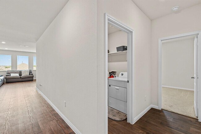 Building Photo - 381 Evergreen Sumac Lp