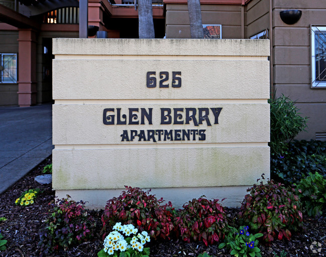 Building Photo - Glen Berry