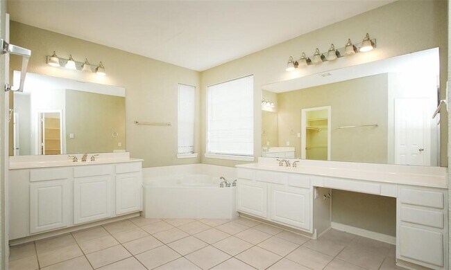 Building Photo - 6319 Misty Creek