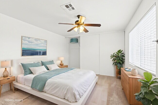 Building Photo - "Charming 3-Bedroom Townhouse Oasis with 2 Full Baths in Las Vegas – 1220 Sq Ft of Comfortable Li...