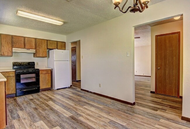 Building Photo - 3810 Brookhill Dr