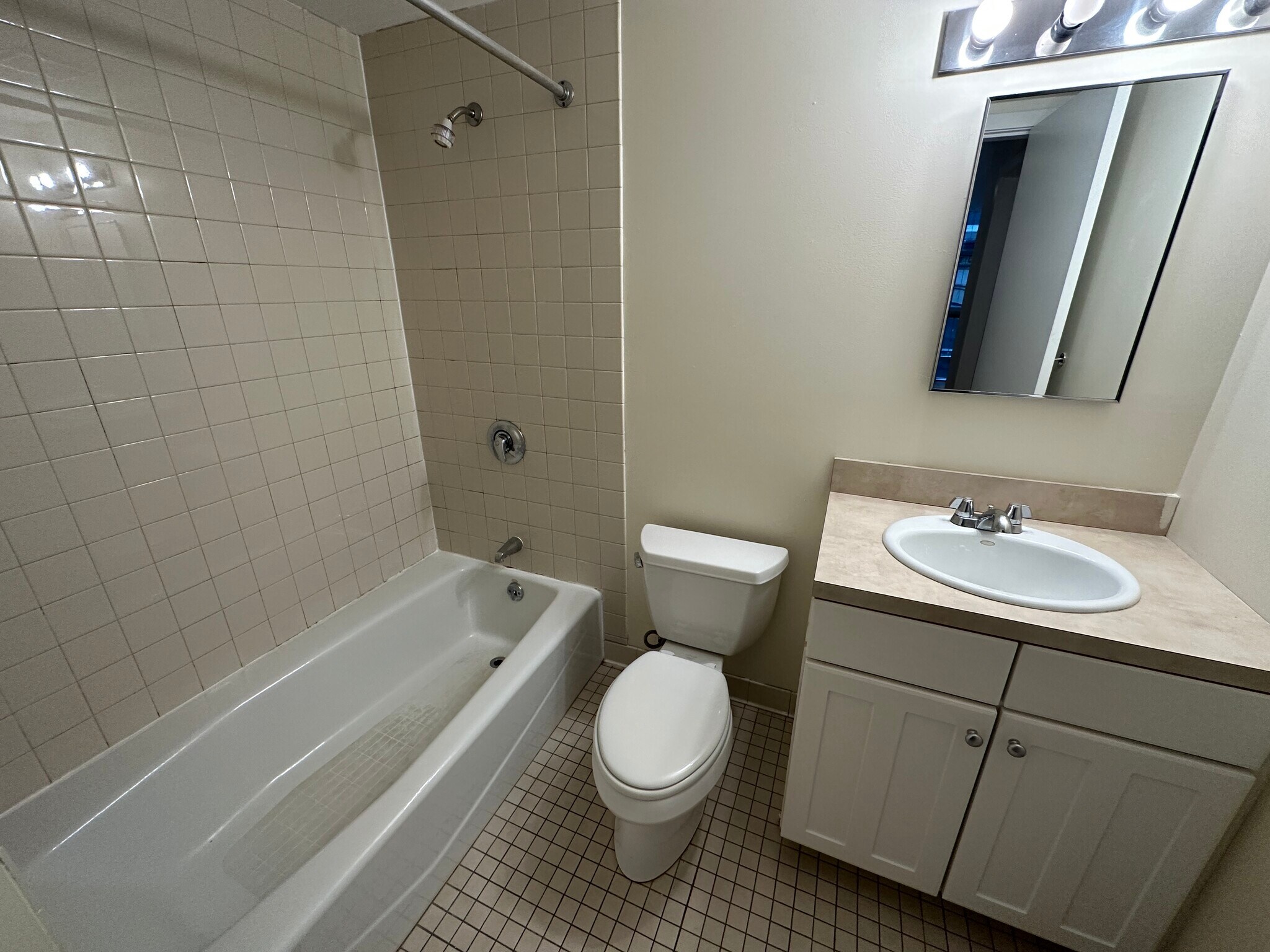 Building Photo - 5 Boylston Pl