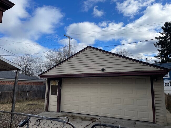 Building Photo - 1643 London Ave