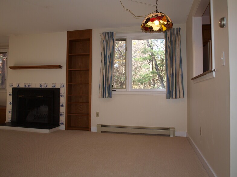 Building Photo - 42 Brookside Dr