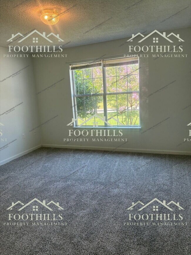 Building Photo - 1003 Ravenswood Dr