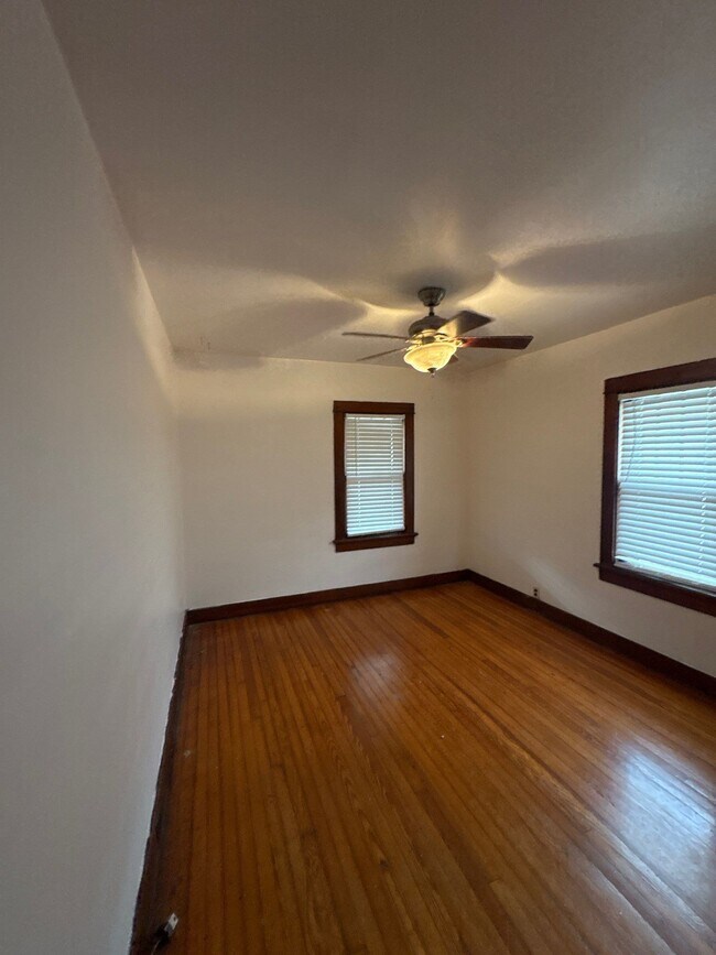 Building Photo - 2026 King Ave