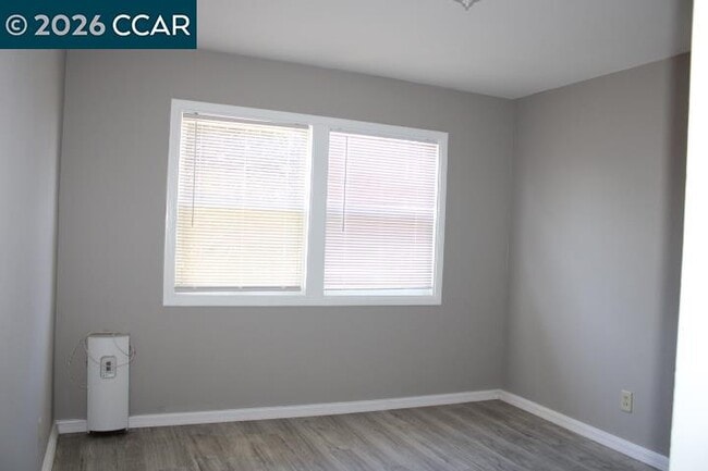 Building Photo - 400 33rd St