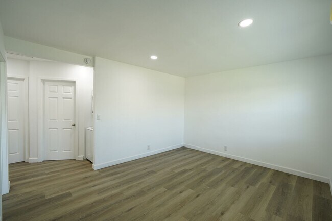 Building Photo - Dracaea Avenue