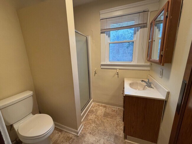 Building Photo - 53 Metlin Ave