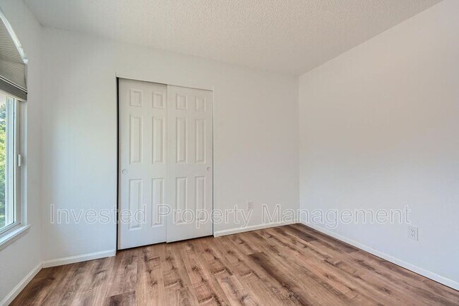 Building Photo - 3764 Seramonte Dr