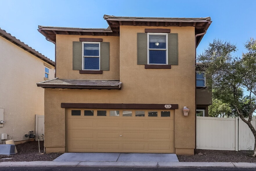 Building Photo - 820 S Adam Way