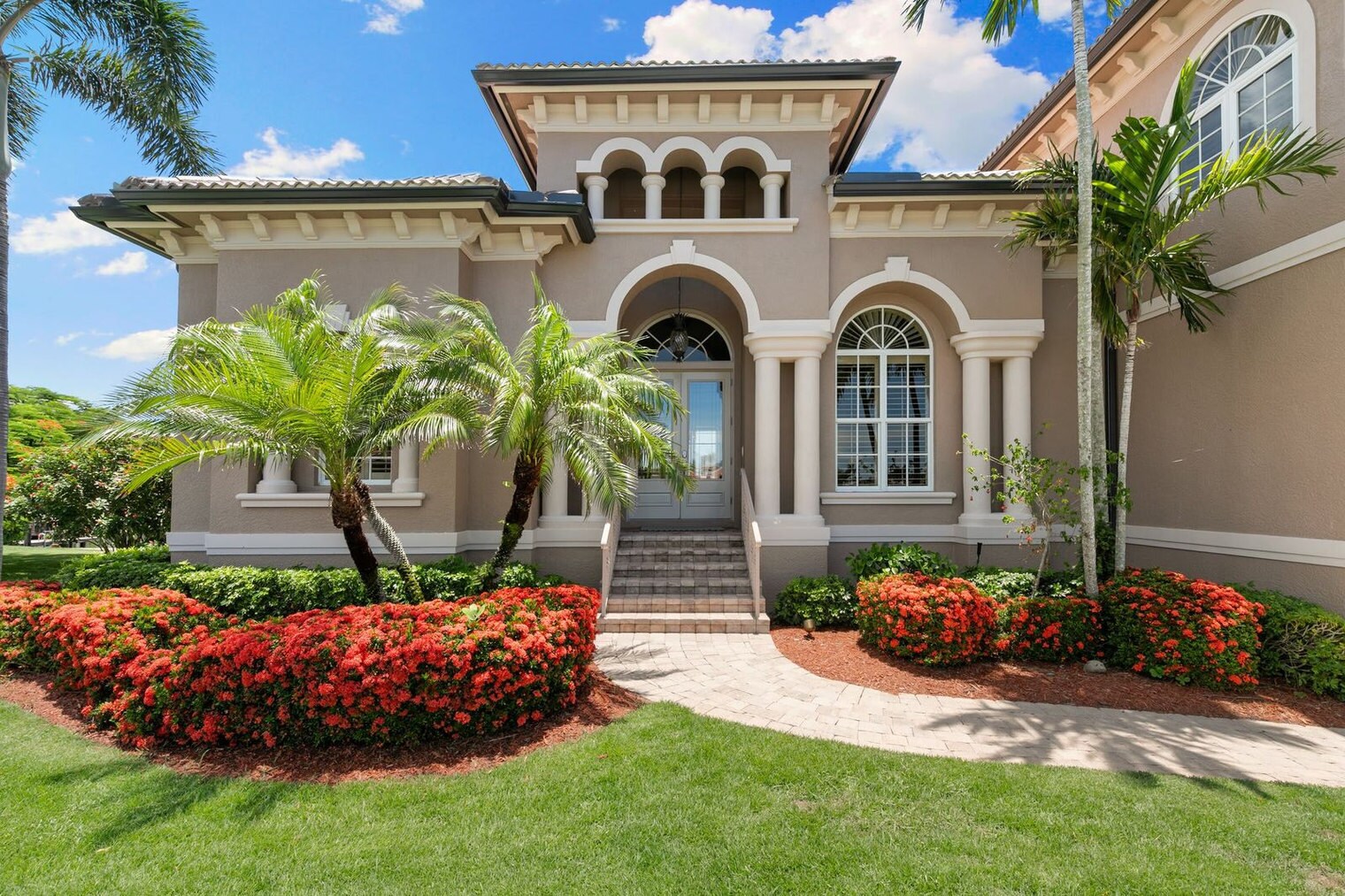 Building Photo - 872 Banyan Ct