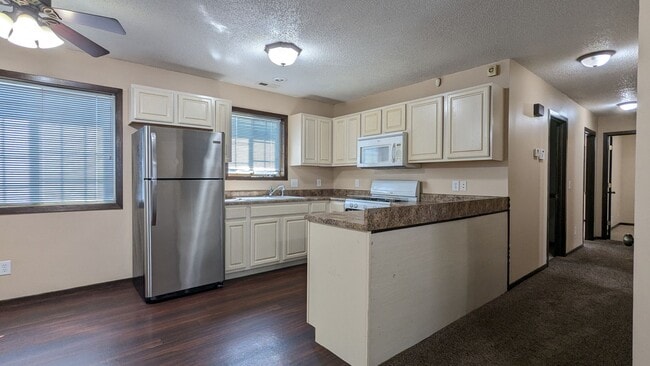 Building Photo - 3-bed home near Lake Manawa