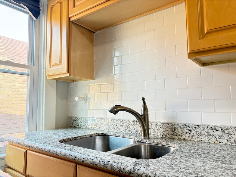 Building Photo - 5847 Nicholson St