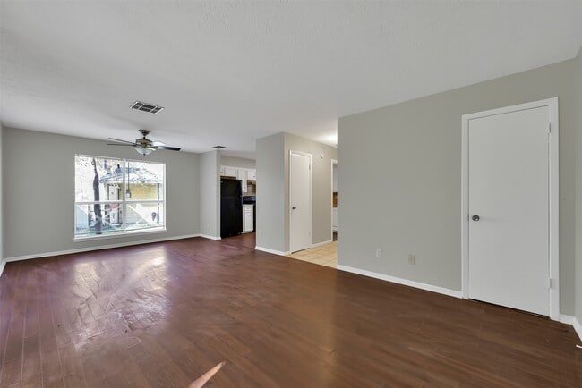 Building Photo - 1604 Hazelwood St