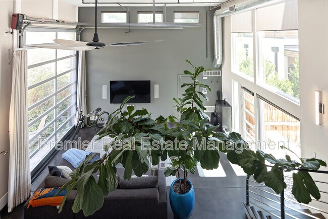 Building Photo - 2729 W 21st Ave