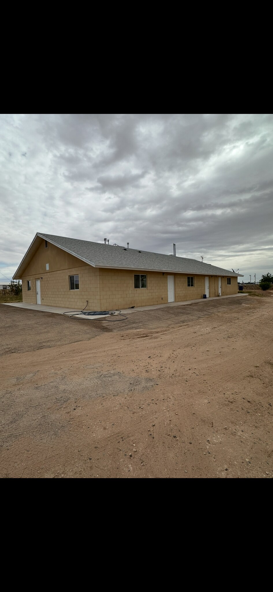 Parking - 301 Alamosa