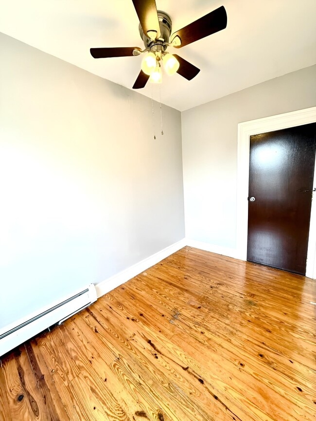Building Photo - 204 5th St