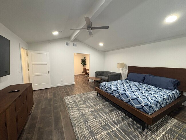 Building Photo - 380 Utah Ave