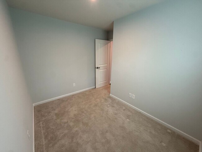 Building Photo - Like-New 4BR Home in Christiana | Open Floor Plan + Large Backyard!