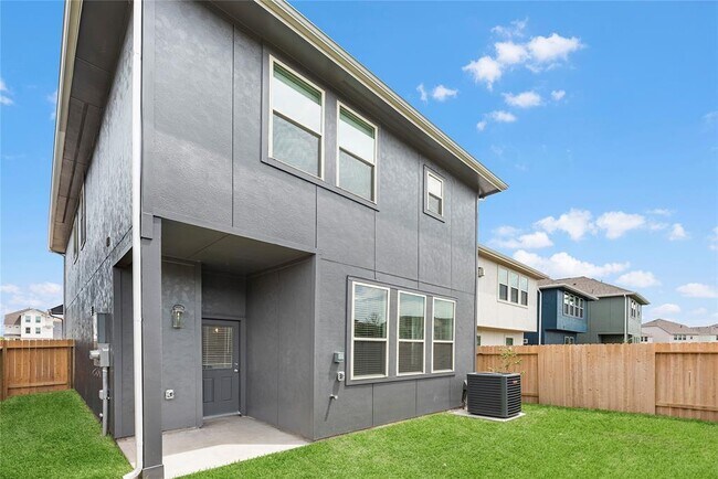 Building Photo - 11908 Briarwood Hill Way