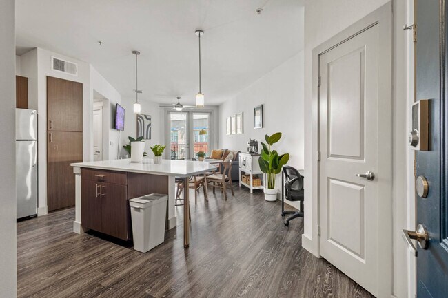 Building Photo - 8122 Midtown Blvd