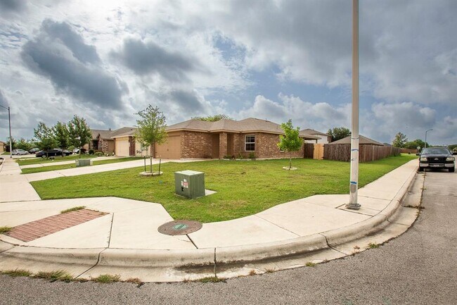 Building Photo - 1524 Wedgewood Cv