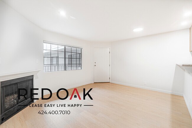 Building Photo - 4651 Cahuenga Blvd