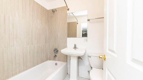 Building Photo - 6136 N Mozart St