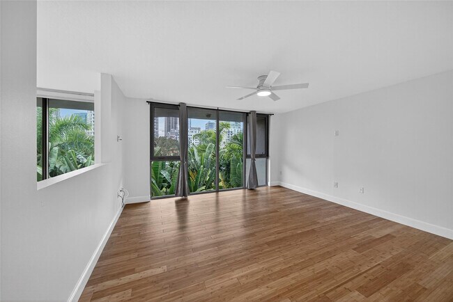 Building Photo - 900 SE 2nd St