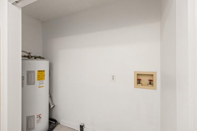 Building Photo - 334 Calhoun Ave