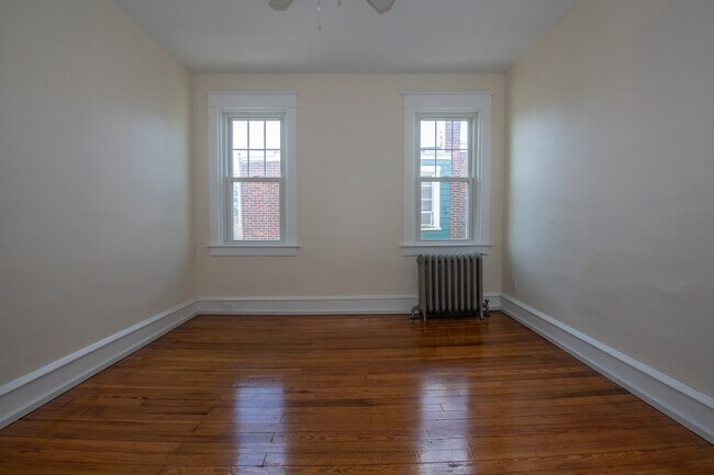 Building Photo - 505 E 19th St