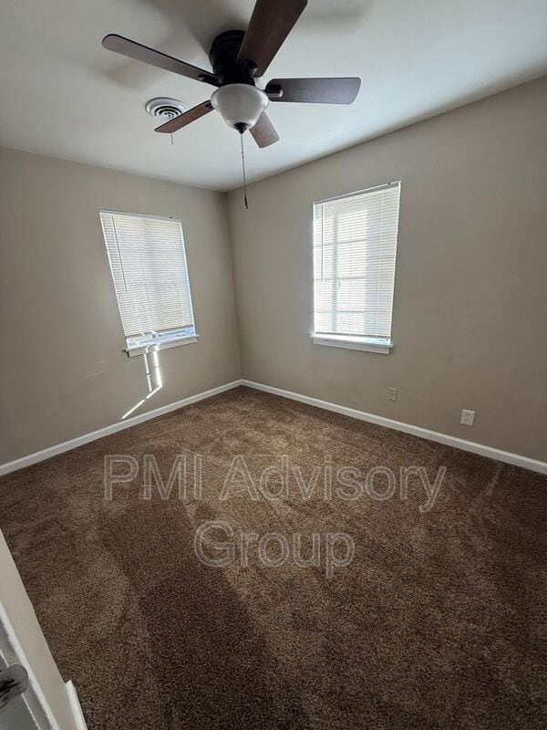 Building Photo - 216 SW Heights Rd