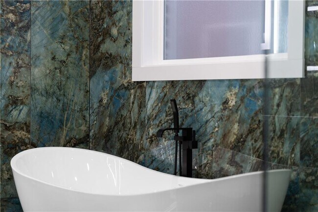 Building Photo - 409 Thunder Rd