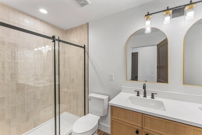 Building Photo - 3425 Garden Dr