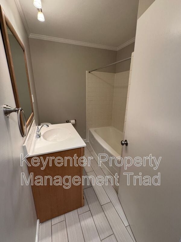 Building Photo - 8020 Linville Rd