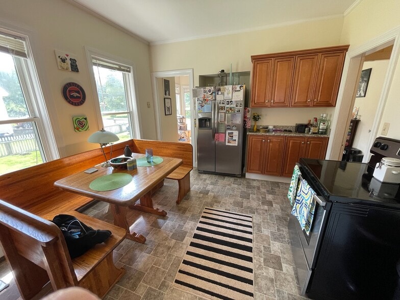 Building Photo - 13 Capron St