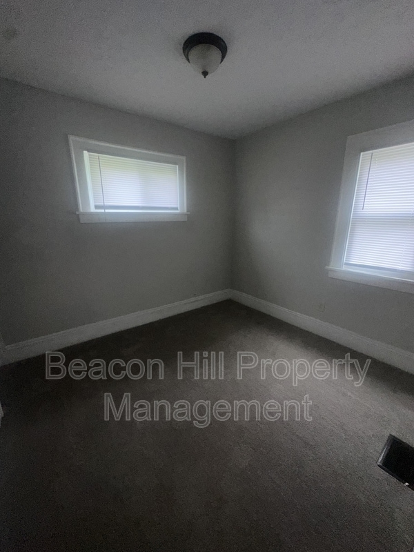 Building Photo - 12600 Watterson Ave