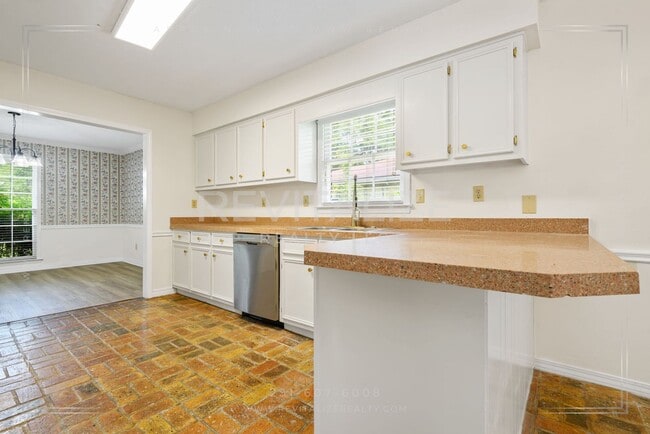 Building Photo - Spacious 4BR/2.5BA West Mobile Home – Room to Grow in a Convenient Location!