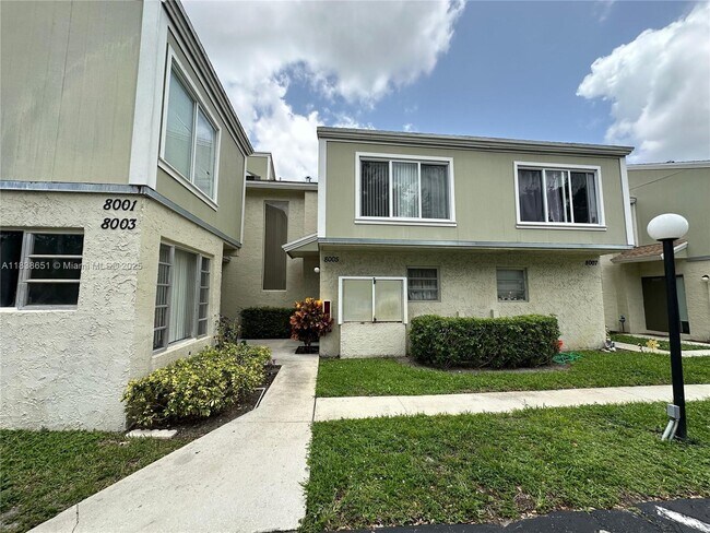 Building Photo - 8005 Lagos De Campo Blvd