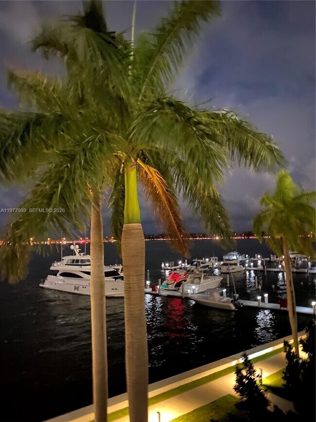 Building Photo - 1541 Brickell Ave