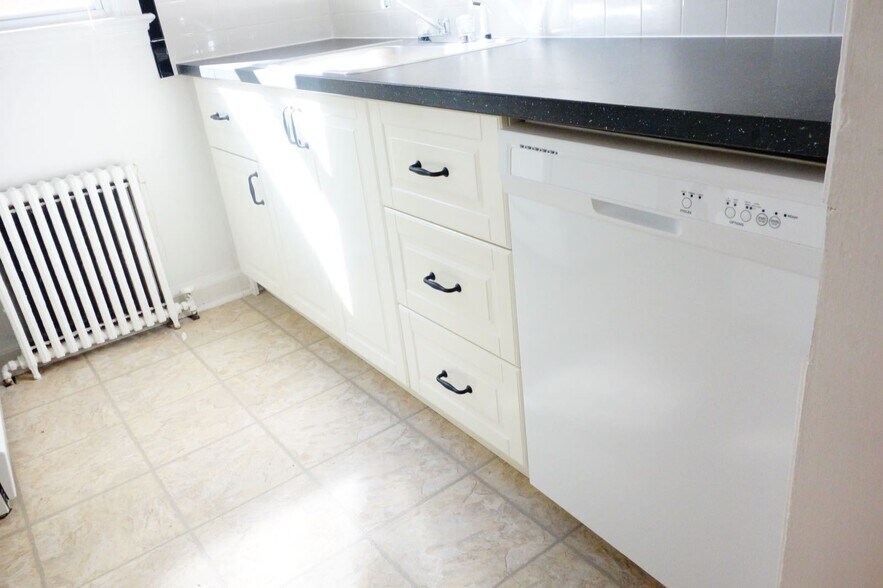 Building Photo - 8408 Greenwood Ave