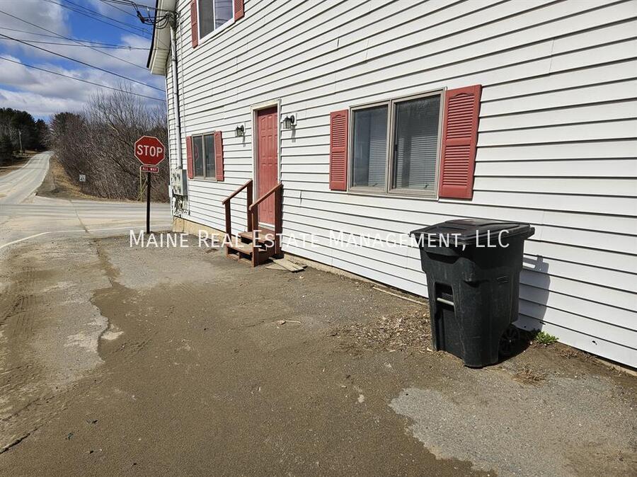Building Photo - 944 Fuller Rd