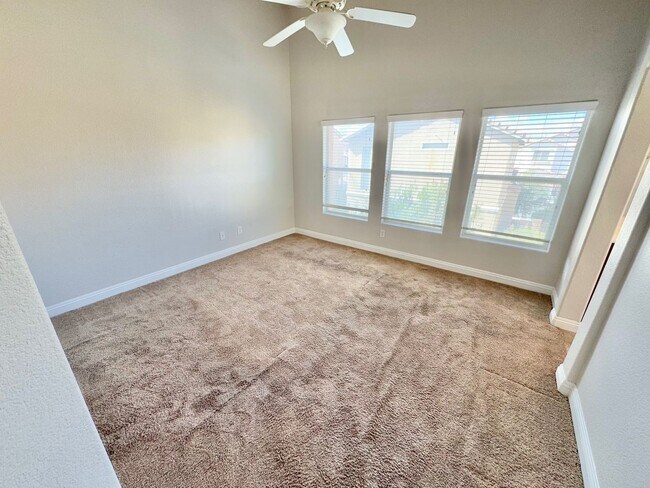 Building Photo - HERE'S THE PERFECT PLACE TO CALL HOME! 3 BEDROOM 2.5 BATHROOM TWO STORY TOWNHOUSE,