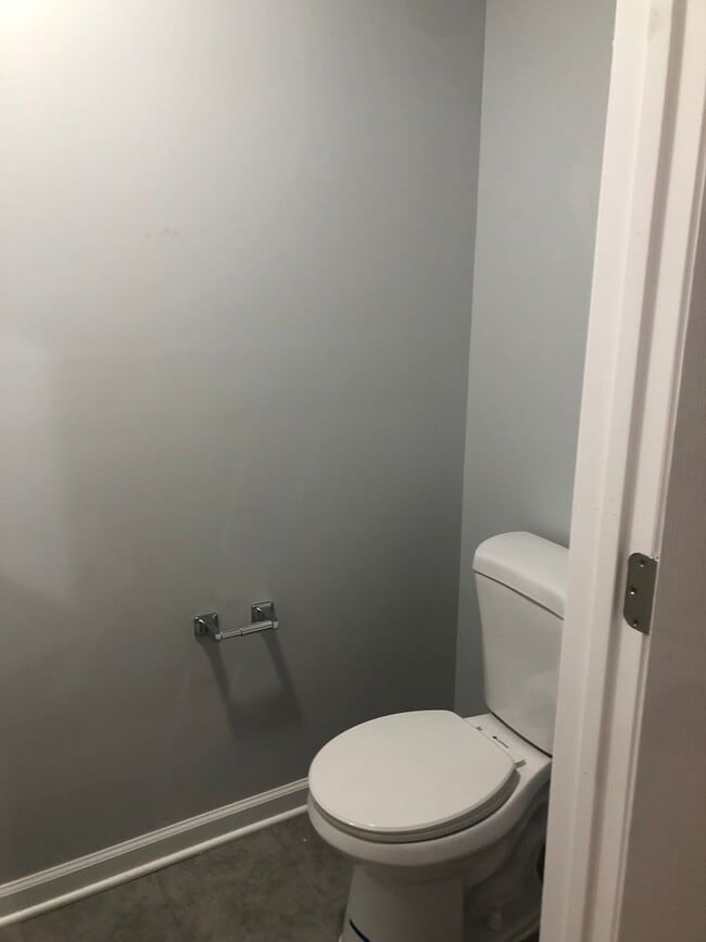 Building Photo - Voucher Approved 2 Bedroom with Den or 3 Bedroom Voucher 1.5 Bathroom