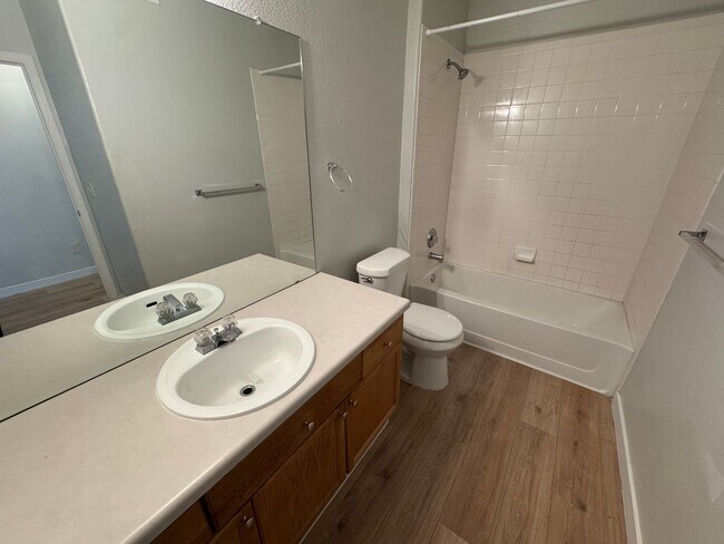 Building Photo - Spacious Condo in the Heart of Aurora