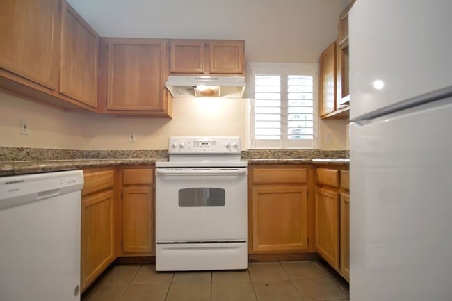 Building Photo - Runaway Beach Condo now available!